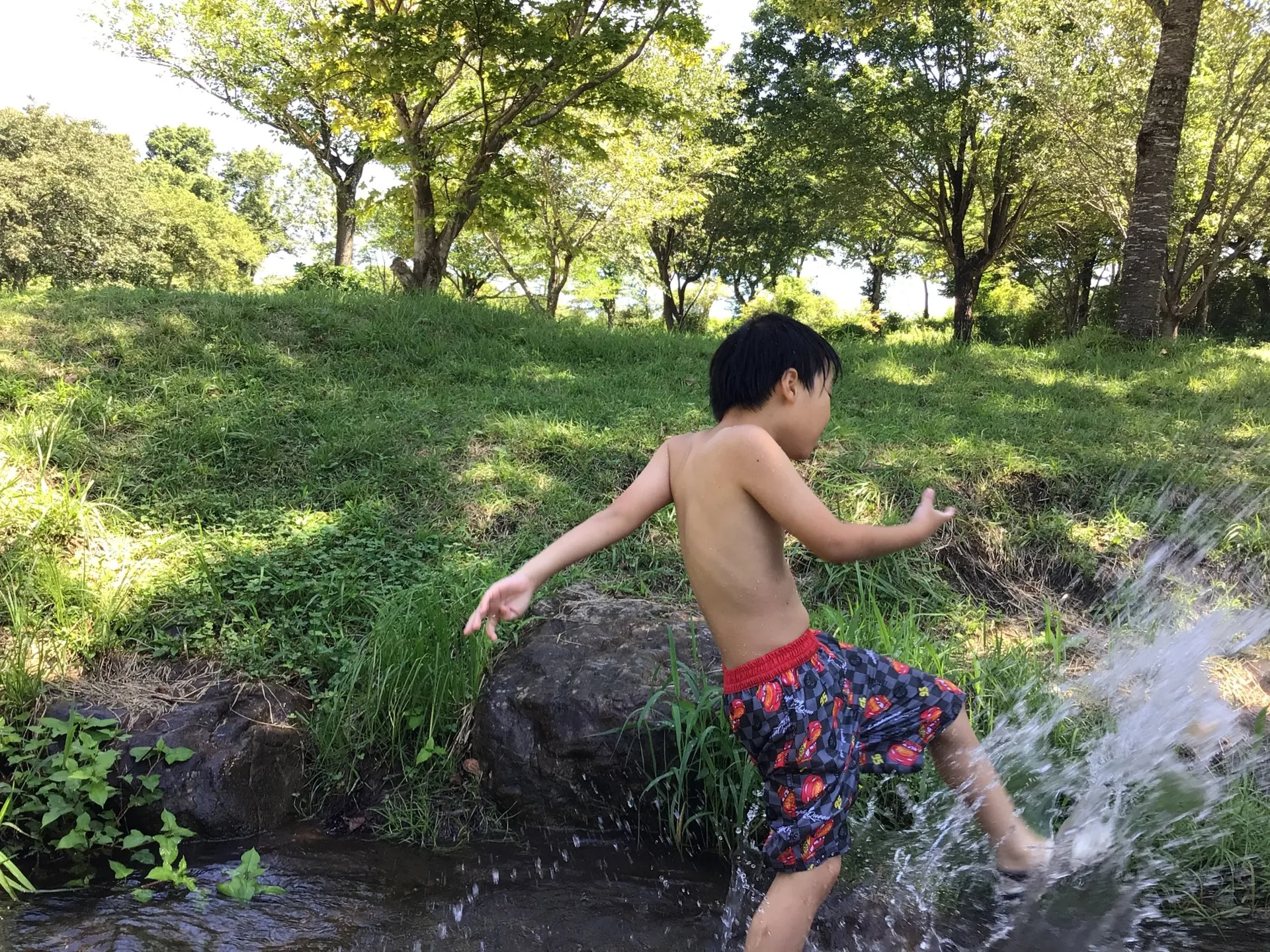 小川遊び
